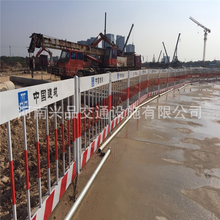 鄭州廠家現貨供應基坑護欄 建筑工地施工臨時護欄網 臨邊護欄