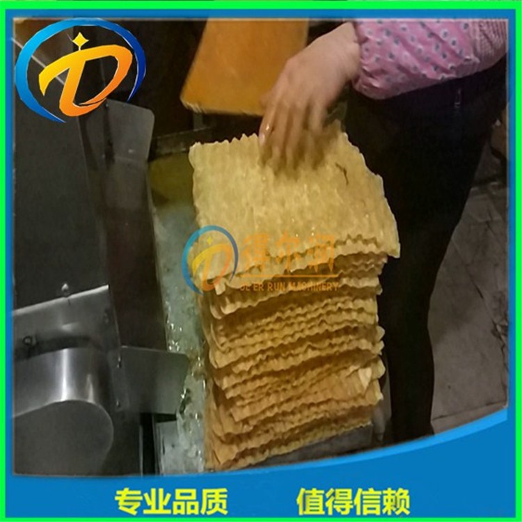 炸薄脆油炸機客戶現場圖 自動處理油渣 連續油炸型炸薄脆機