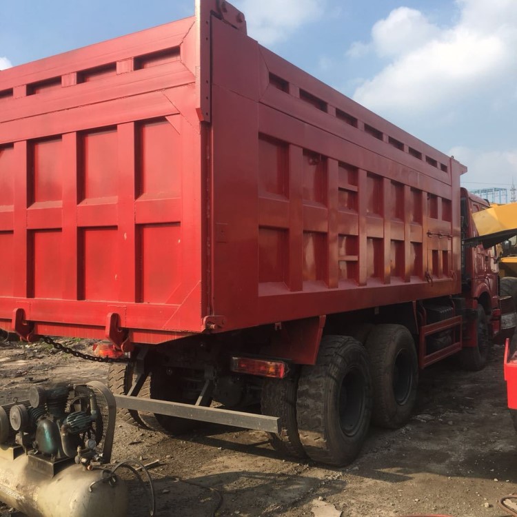 二手自卸車(chē) 中國(guó)重汽豪沃后八輪自卸翻斗車(chē)