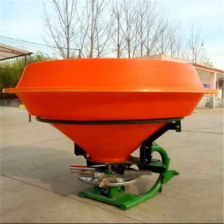 拖拉機(jī)后置小型施肥機(jī)械 單圓盤撒肥機(jī)ZP3 肥料草種撒播機(jī)