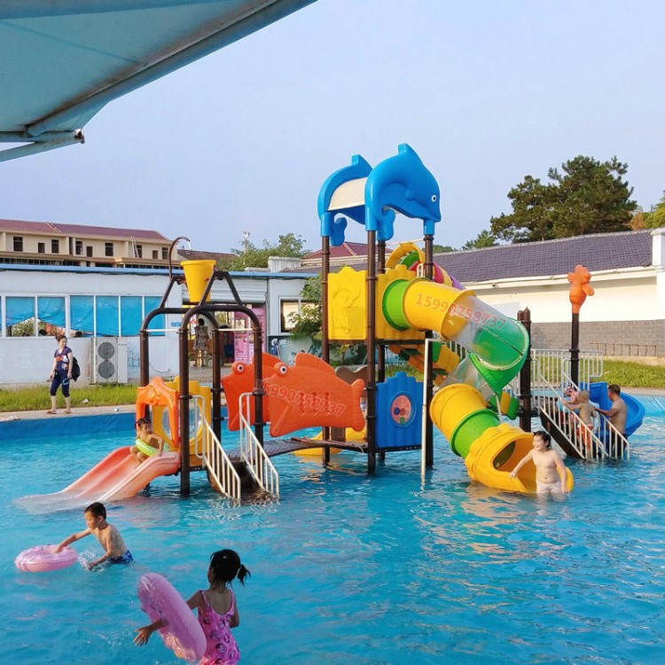 大型戶外滑滑梯兒童塑料水上樂園滑梯游泳池噴水游泳館兒童區(qū)滑梯