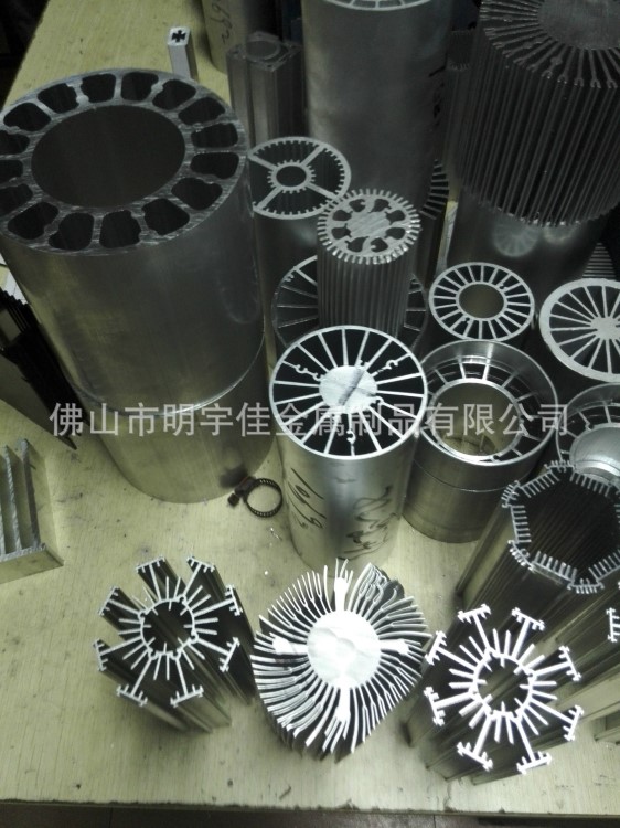 廠家生產高難度太陽花散熱器 電子散熱器型材 模具設計制造