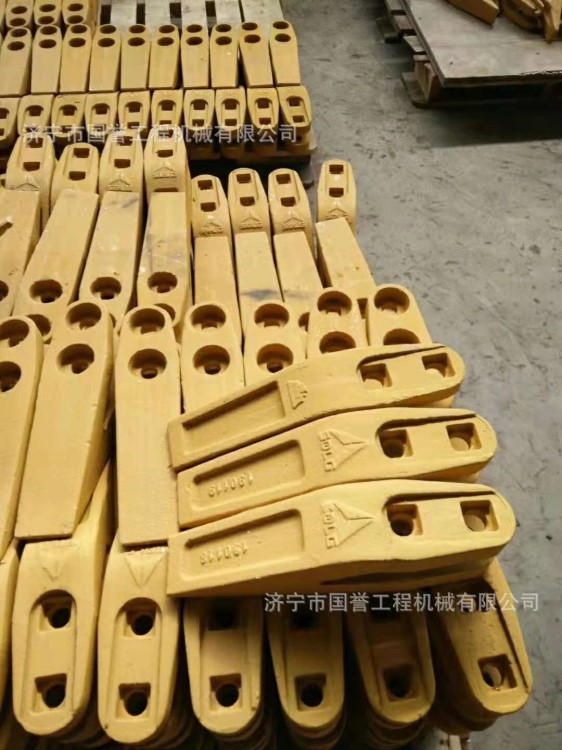 裝載機(jī)全車(chē)配件 鏟斗拉桿搖臂刀板機(jī)罩 龍工855B鏟斗斗齒