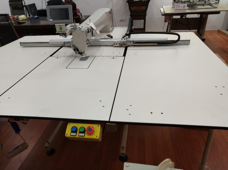 全自動服裝電腦模板縫紉機 廠家直銷布魯斯羽絨服模板機