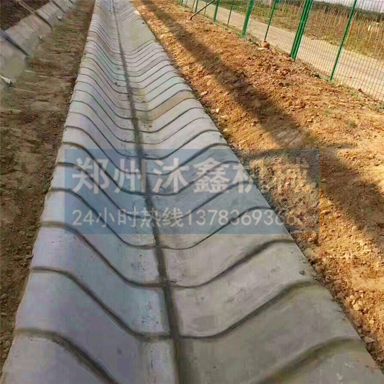 甘肅U型渠成型機 農田灌溉水渠成型機 水泥預制機 水利工程機械