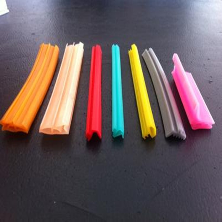 源頭廠家供應(yīng)擠出高彈性彩色硅膠管 彩色硅膠管管套發(fā)貨快