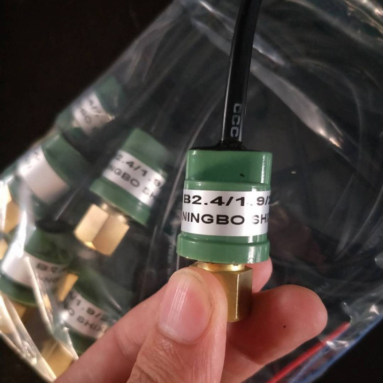 廠家直銷 BX-054潤(rùn)滑油泵用油壓壓力傳感器開(kāi)關(guān)  質(zhì)量?jī)?yōu)