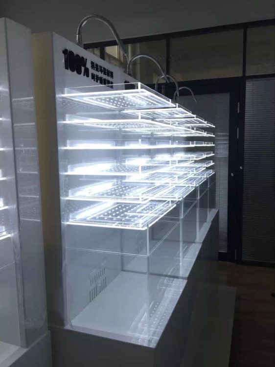 定做任意厚度規(guī)格亞克力工藝品燈箱展示架UV打印家具制品酒店用品