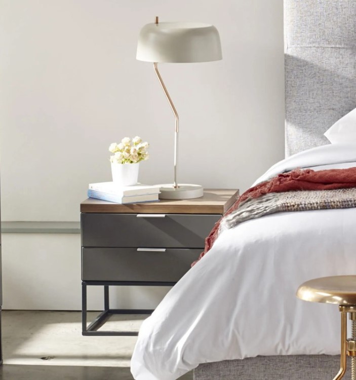 北歐輕奢鐵藝簡約床頭柜現(xiàn)代別墅樣板房會所出租房可定制臥室家具