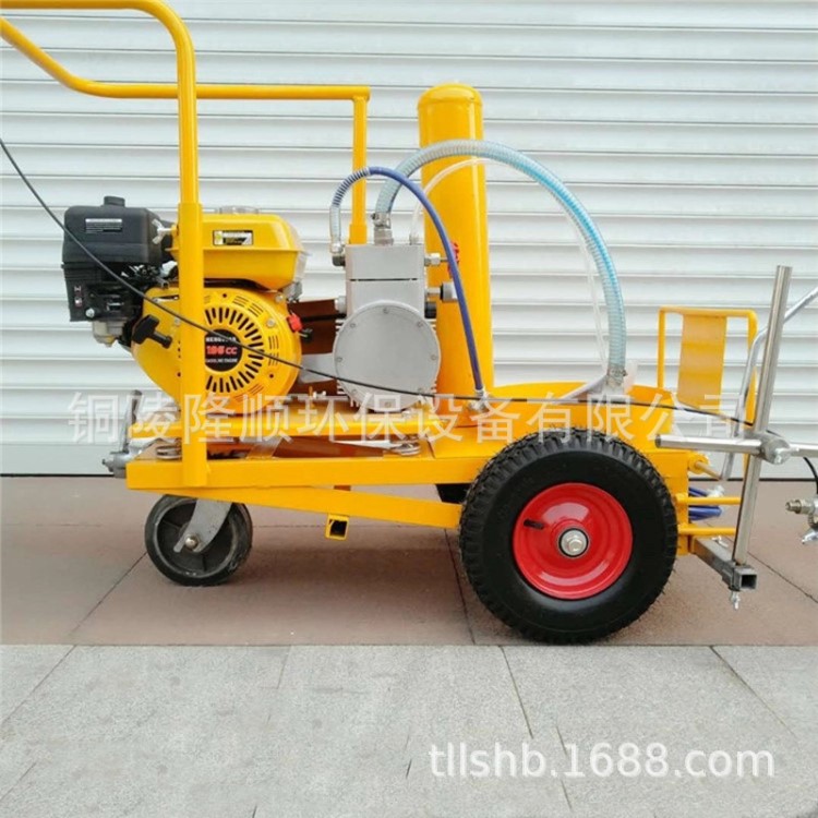 廠家直供馬路虛實(shí)線路況標(biāo)線畫線機(jī)不干膠標(biāo)線冷噴劃線機(jī)
