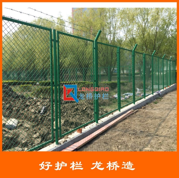 吳江廠區(qū)護(hù)欄網(wǎng) 廠區(qū)圍墻護(hù)欄網(wǎng)  浸塑鋼板網(wǎng)護(hù)欄網(wǎng) 龍橋護(hù)欄廠家