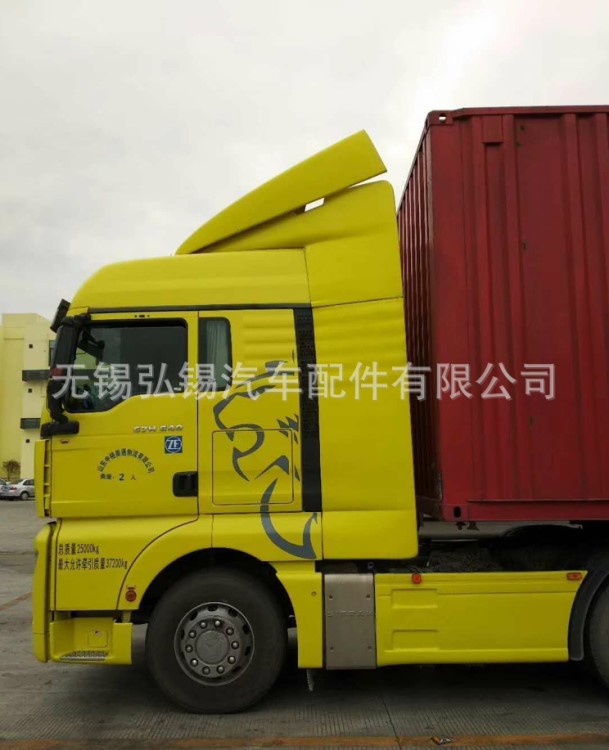 重汽汕德卡C7H加寬導(dǎo)流罩及側(cè)裙 百公里可節(jié)省5個(gè)油