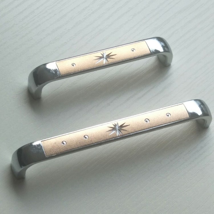 刻花小拉手現(xiàn)代鋁合金小柜門(mén)把手家具五金配件有96 128和160孔距