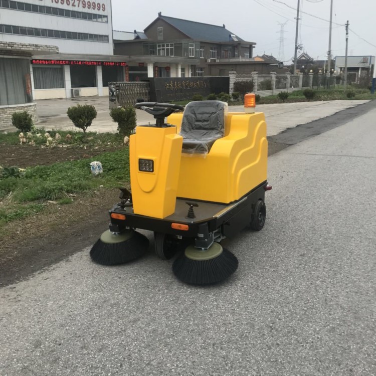 工廠物業(yè)用掃地機(jī)掃地車路面清掃廣鵬環(huán)保掃路機(jī)品種價(jià)格優(yōu)惠