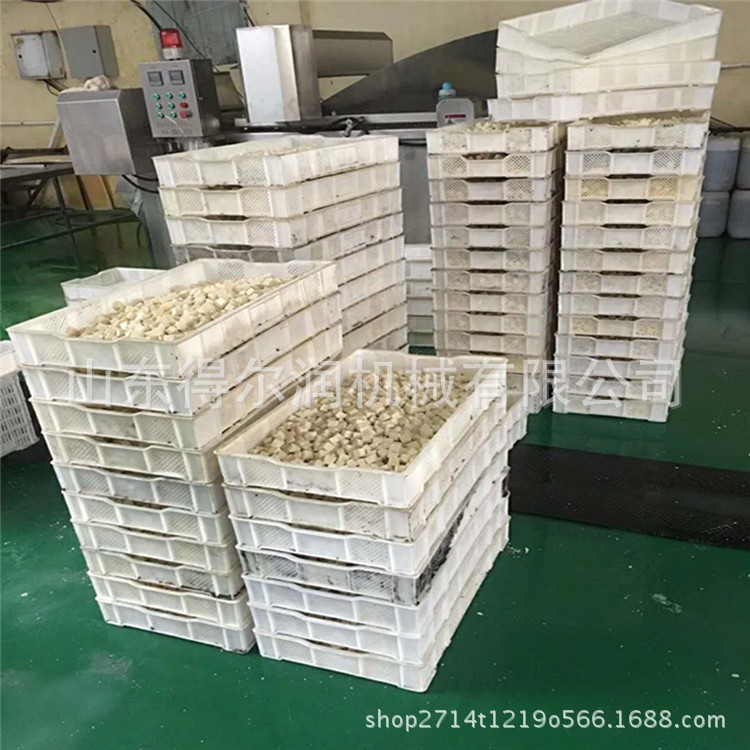 山東得爾潤機械生產 魚豆腐油炸機 產品的色澤 食品設備廠家