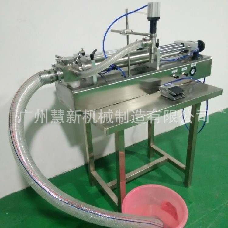 臥式膏霜液體小型定量半自動濃醬灌裝機 白酒膏霜自動灌裝機批發