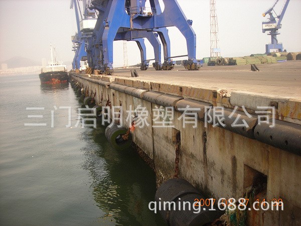 D型橡膠護(hù)舷 半圓型防撞護(hù)舷 橋梁防撞護(hù)弦D300*300*1500