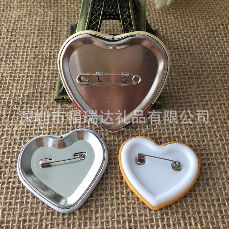 廠家直銷精美卡紙包裝圓形馬口鐵胸章 心形動漫卡通人物精美徽章