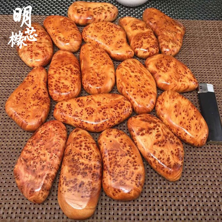 爆滿留疤四川涼山柏擺件 川料高油密留疤崖柏手把件 創意禮品批發
