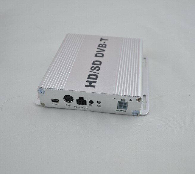 車載數(shù)字機(jī)頂盒DVB－T，采用雙模組雙天線，支持高速移動(dòng)。