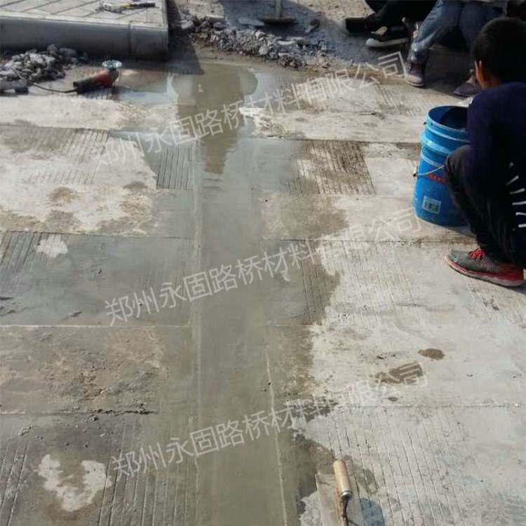 混凝土地面裂縫修補料細小裂紋灌縫膠處理方法水泥路面開裂修復(fù)劑