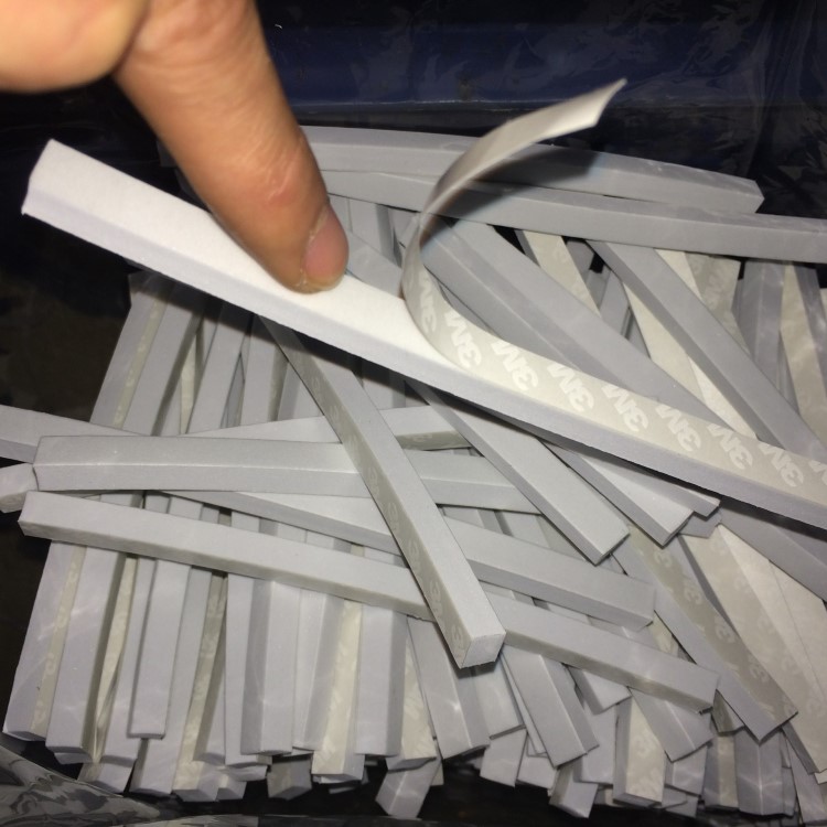 供應門窗靜音泡棉條 廚房防水軟條 貼膠橡塑密封條 背膠EVA長條