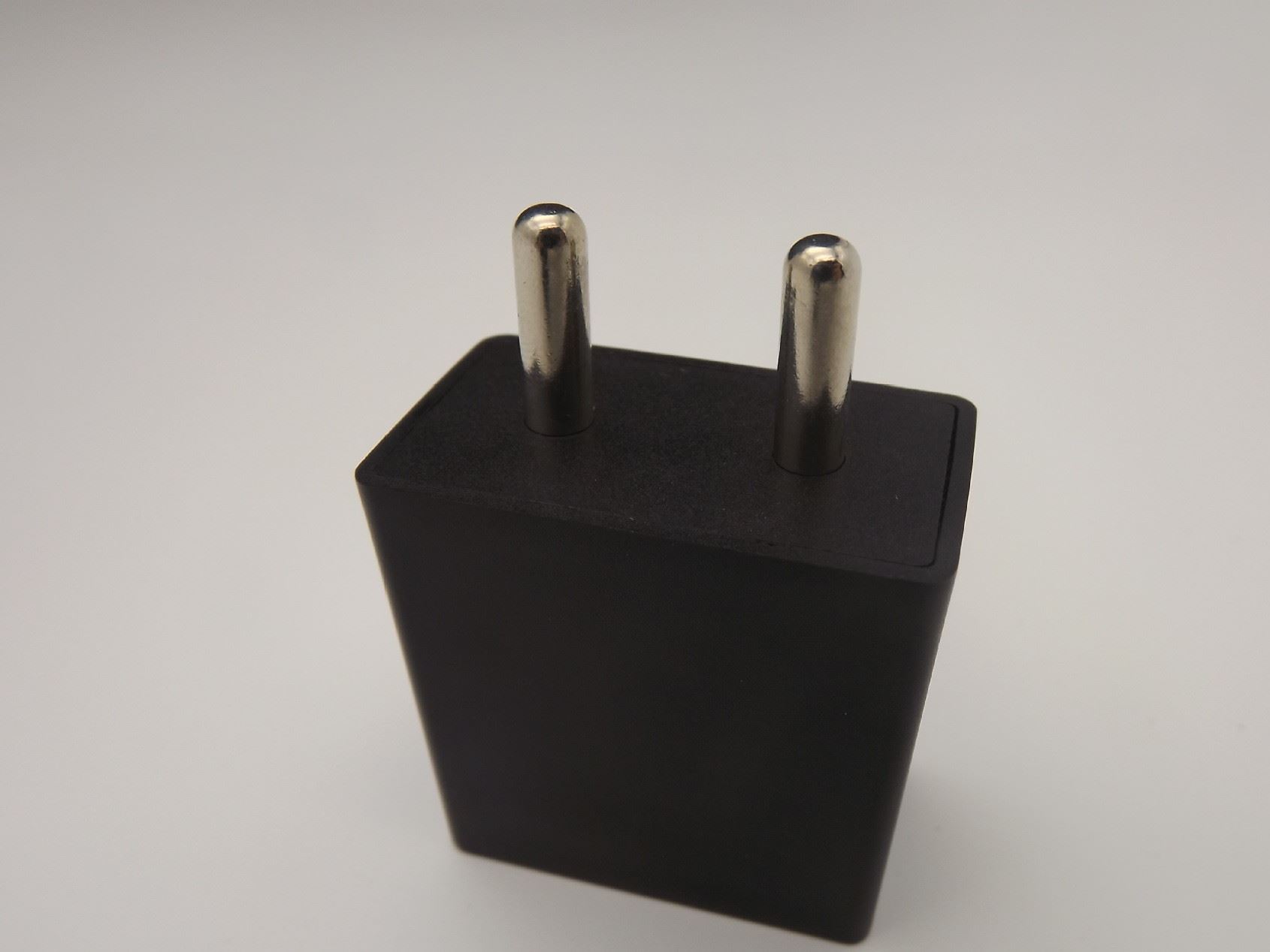 生產(chǎn)廠家直銷單U手機(jī)充電器5V/1A印度規(guī)手機(jī)充電器過CE
