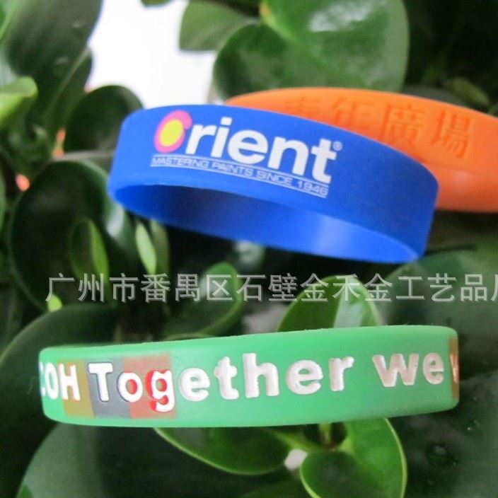 廠家直銷 商業(yè)小商品 禮品 夜晚發(fā)光手環(huán) 來稿定制 活動手環(huán)