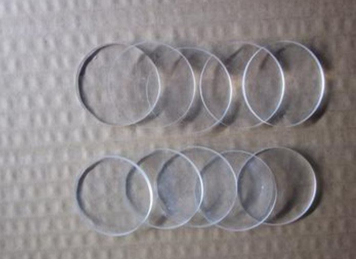 有機(jī)板俗稱有機(jī)玻璃，化學(xué)名稱Poly(methyl methacrylimide)