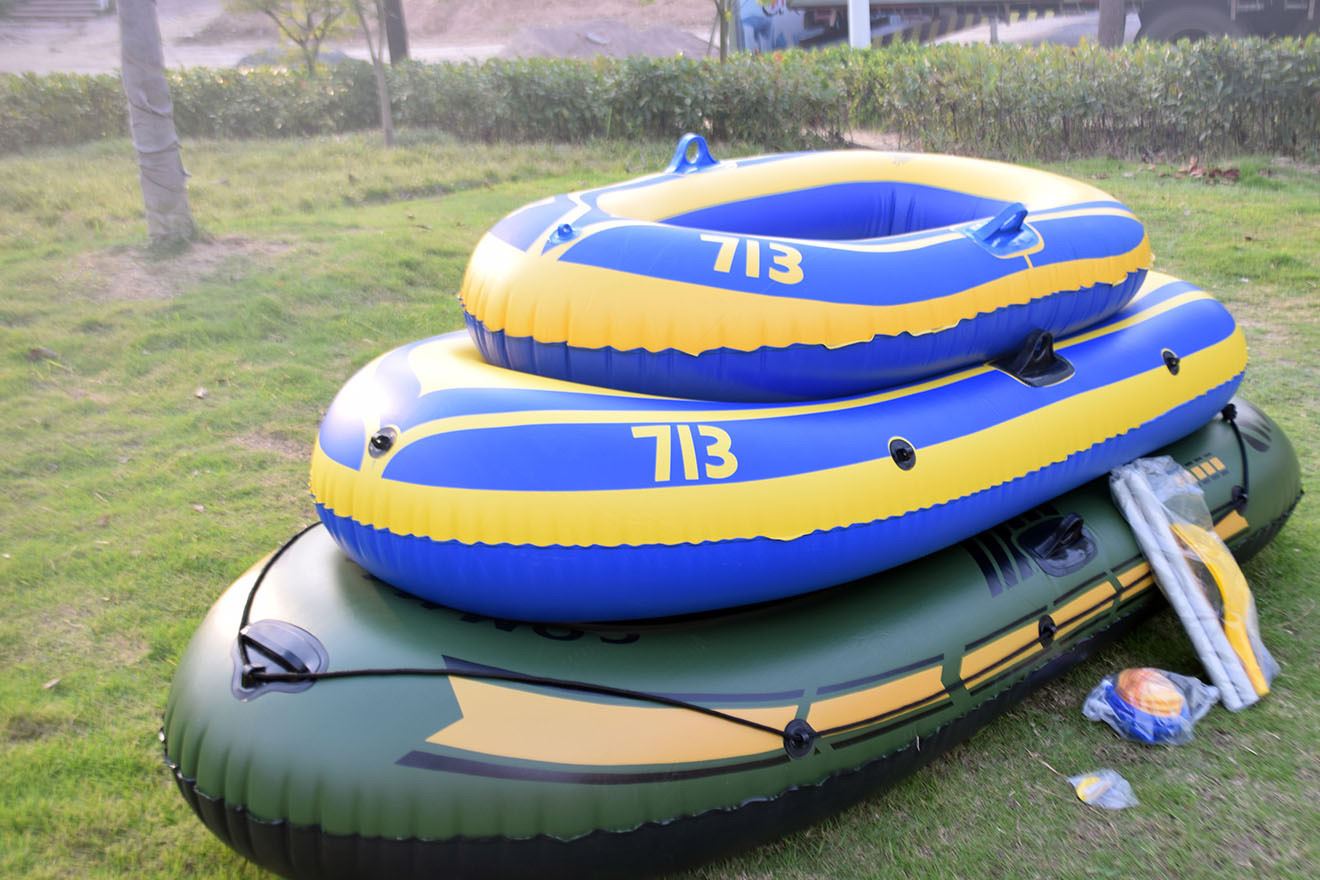 新款供应加厚3人充气船戏水橡皮艇钓鱼充气船艇现货供应