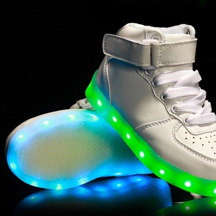 厂家直销新款儿童高帮发光鞋 板鞋充电led灯鞋