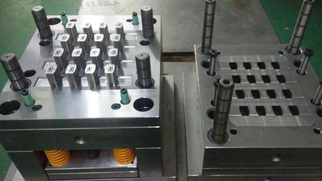 充電器充電頭模具制造外殼生產(chǎn)
