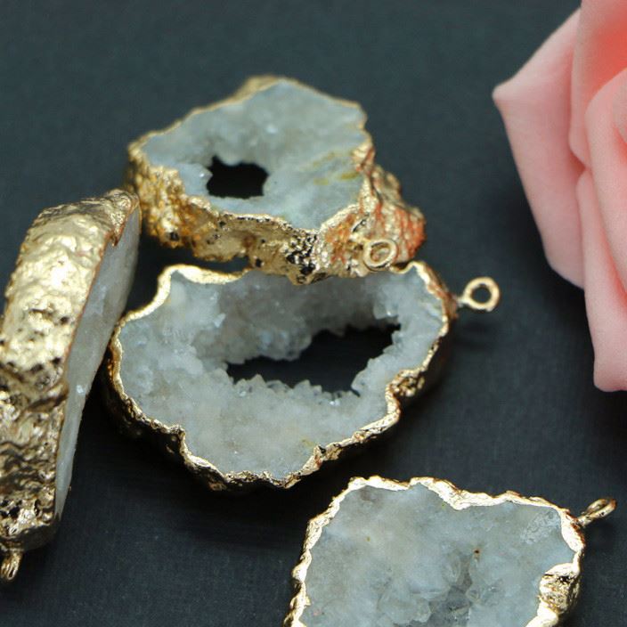 新款石頭鍍金 白水晶吊墜 寶石配飾 時尚配件 廠家直銷 來樣定制