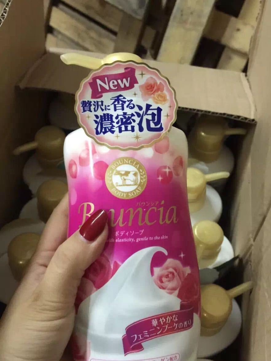 日本原裝COW牛乳石鹼共進社cosme大賞玫瑰花香味沐浴露550ML粉