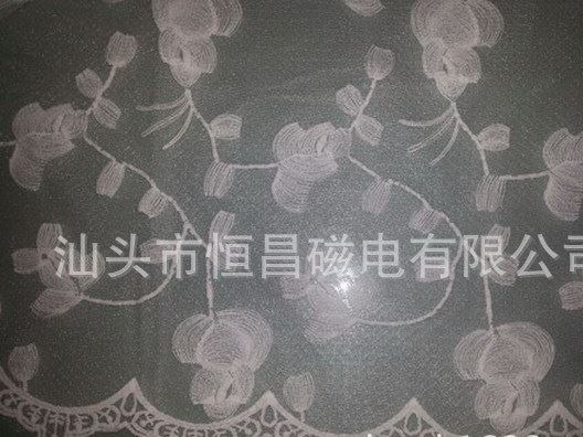 蕾絲面料、電腦繡花。玻璃花邊、水溶面料等服裝輔料