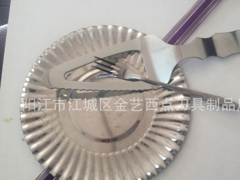 2014金藝不銹鋼蛋糕盆 蛋糕碟子  蛋糕盆 刀 叉禮品套裝等產(chǎn)品