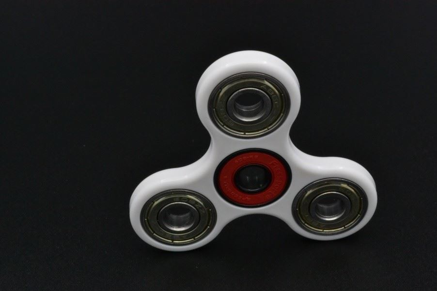 廠家直銷美國(guó)fidget spinner三角單手指減壓陀螺指尖陀螺