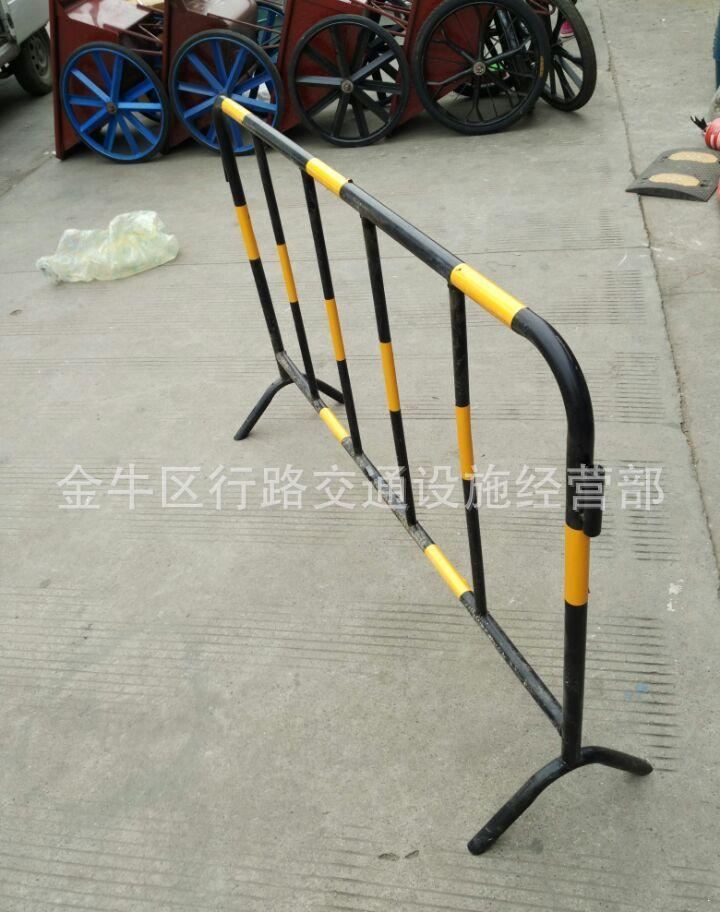 四川成都鐵馬護(hù)欄、可移動(dòng)鐵馬護(hù)欄批發(fā)