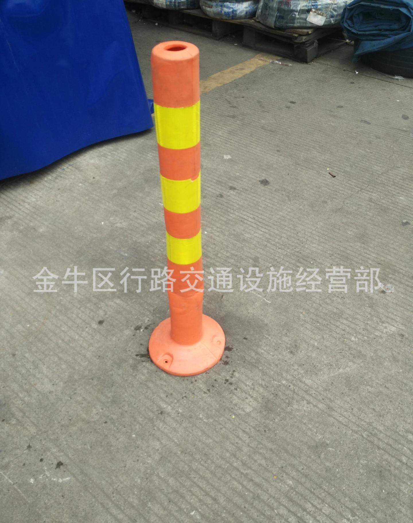 四川成都行路交通設(shè)施塑料警示柱、彈力柱批發(fā)