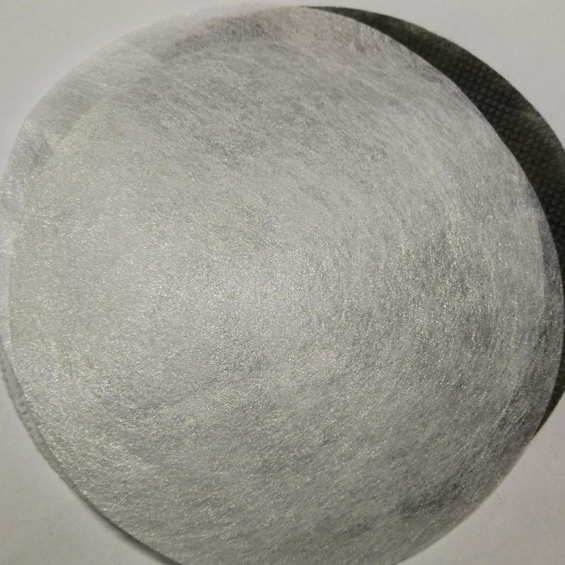 聚酯纖維布30g，20g，表面均勻，手感有軟點，硬點，外觀有壓點，小孔，平紋