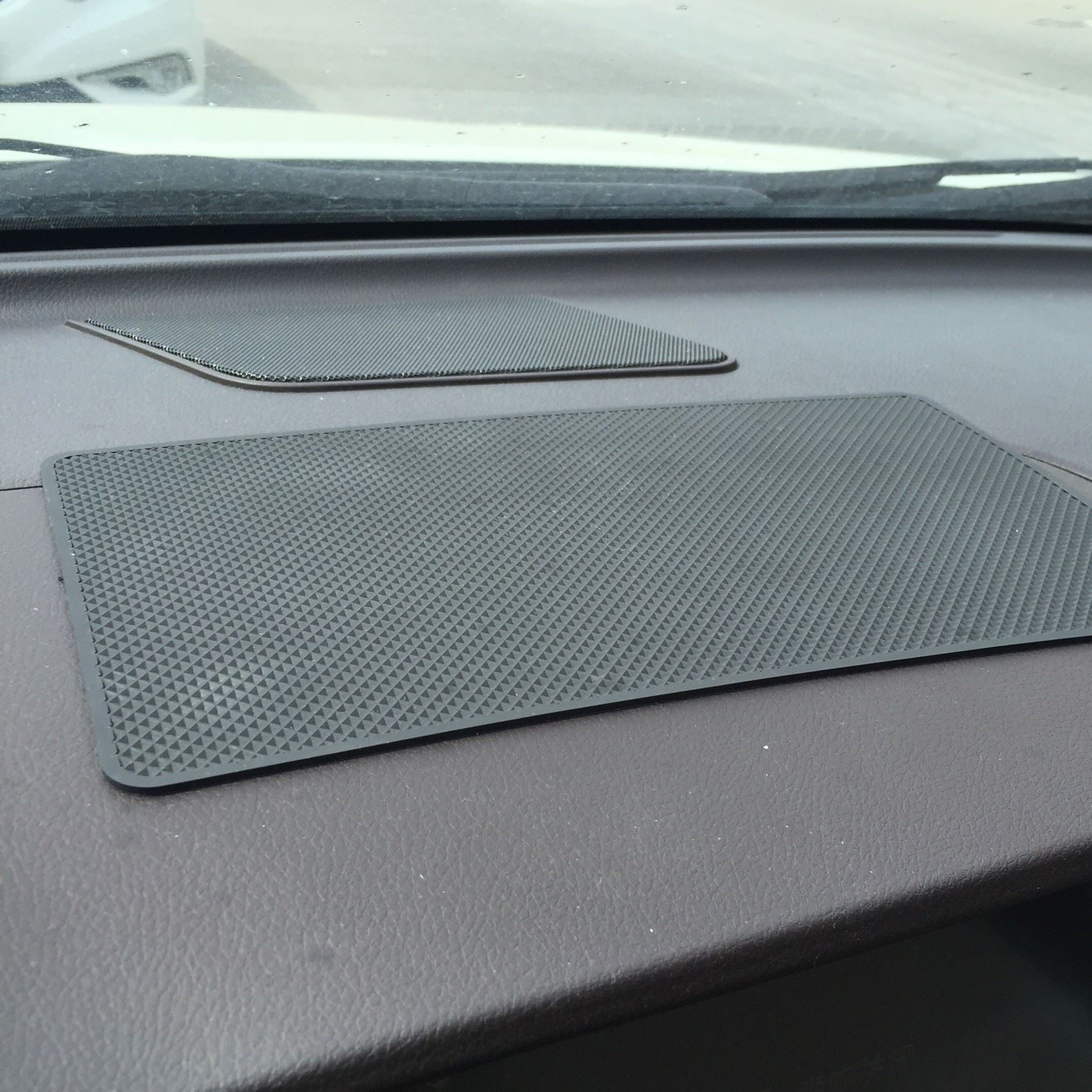 厂家定做pvc软胶防滑垫汽车前台置物垫防止物品掉落汽车香水座