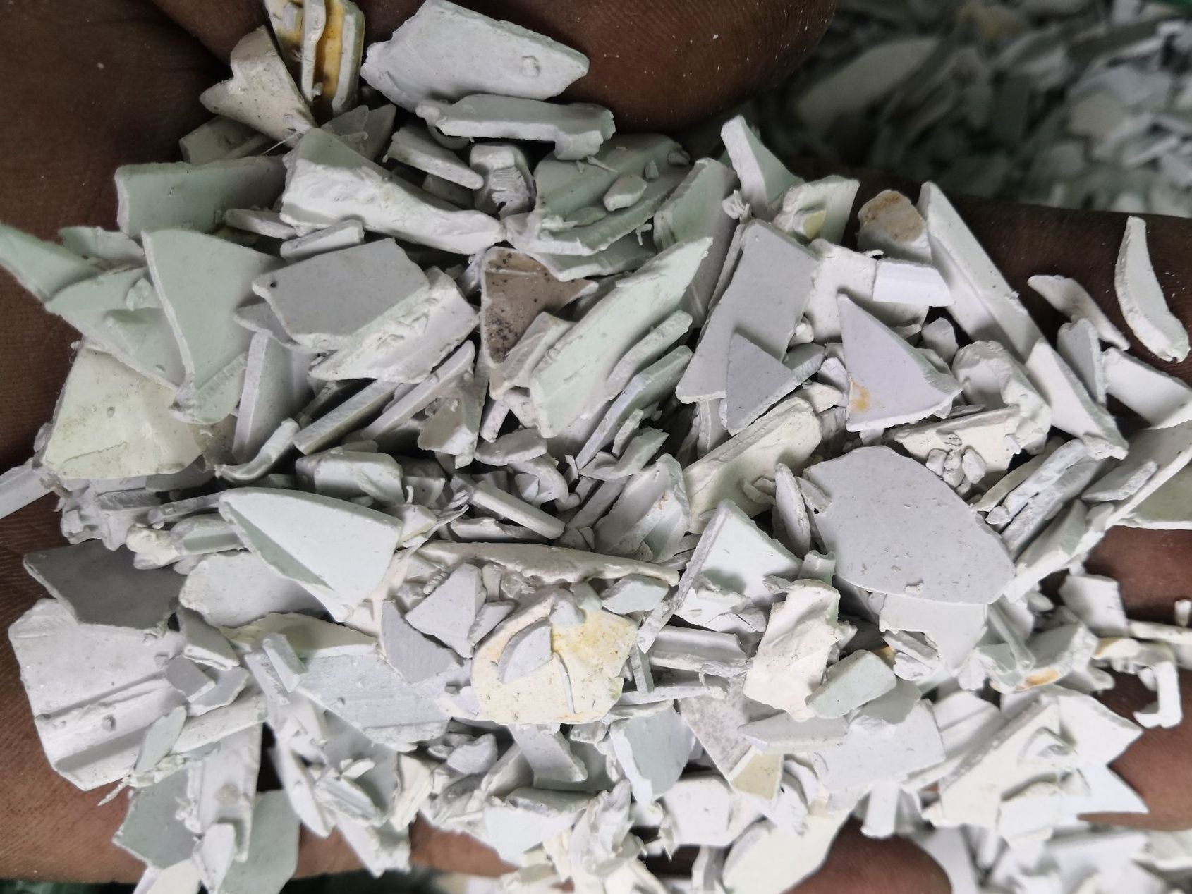 pvc再生料 塑鋼破碎料 可再生材料 廠家直銷 色特級