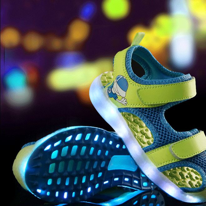 童鞋夏季发光凉鞋儿童亮灯沙滩鞋男女usb充电led透气爆款批发一件